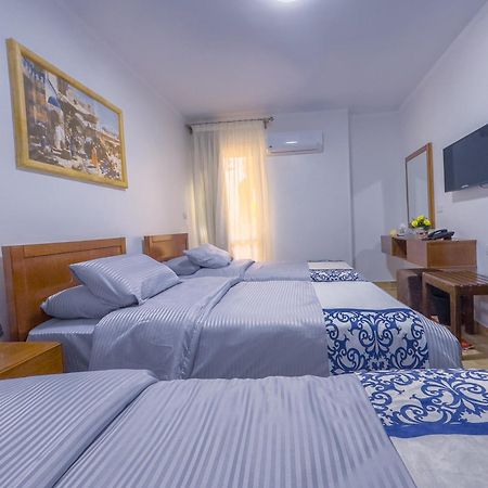 Kafret el-Gabal Royal Crown Hotel Giza Pyramids View מראה חיצוני תמונה