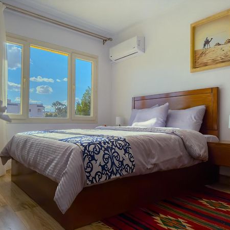 Kafret el-Gabal Royal Crown Hotel Giza Pyramids View מראה חיצוני תמונה