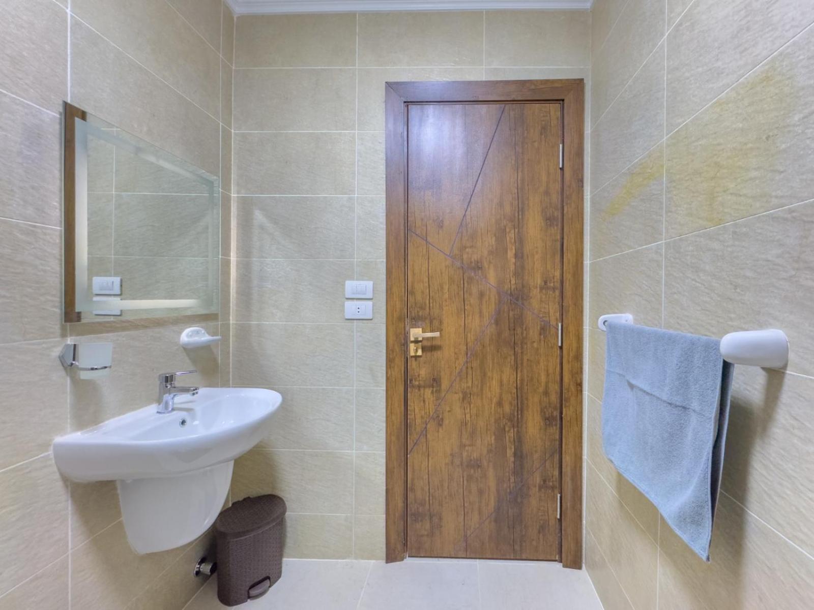 Kafret el-Gabal Royal Crown Hotel Giza Pyramids View מראה חיצוני תמונה