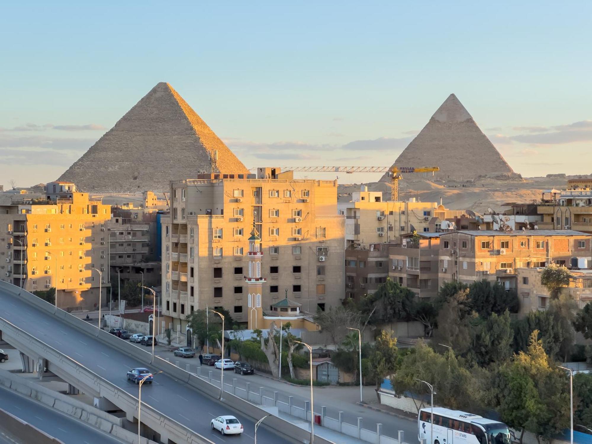 Kafret el-Gabal Royal Crown Hotel Giza Pyramids View מראה חיצוני תמונה