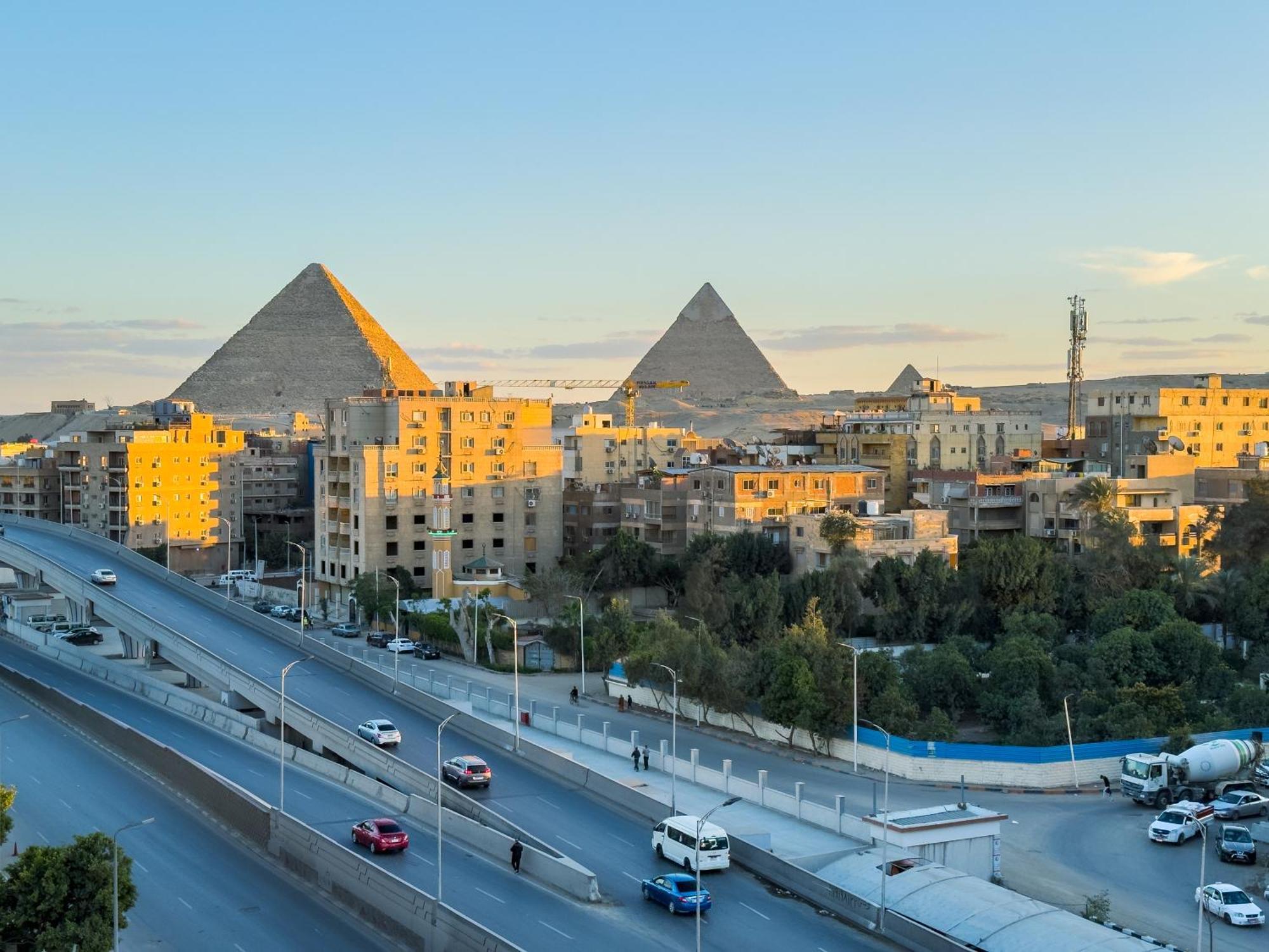 Kafret el-Gabal Royal Crown Hotel Giza Pyramids View מראה חיצוני תמונה