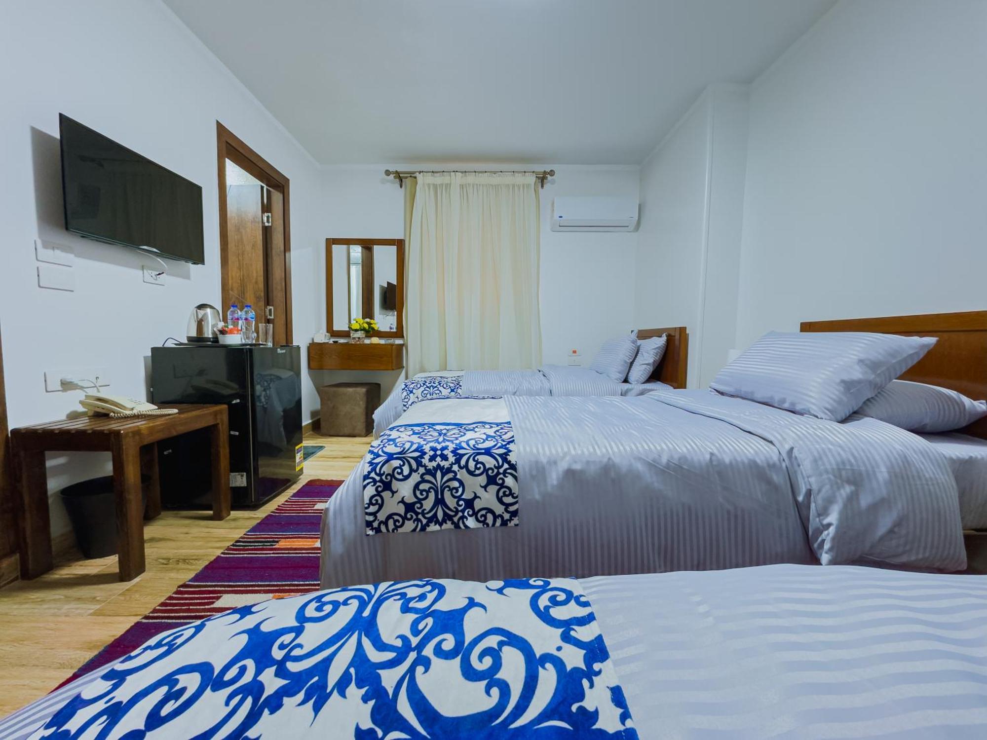 Kafret el-Gabal Royal Crown Hotel Giza Pyramids View חדר תמונה