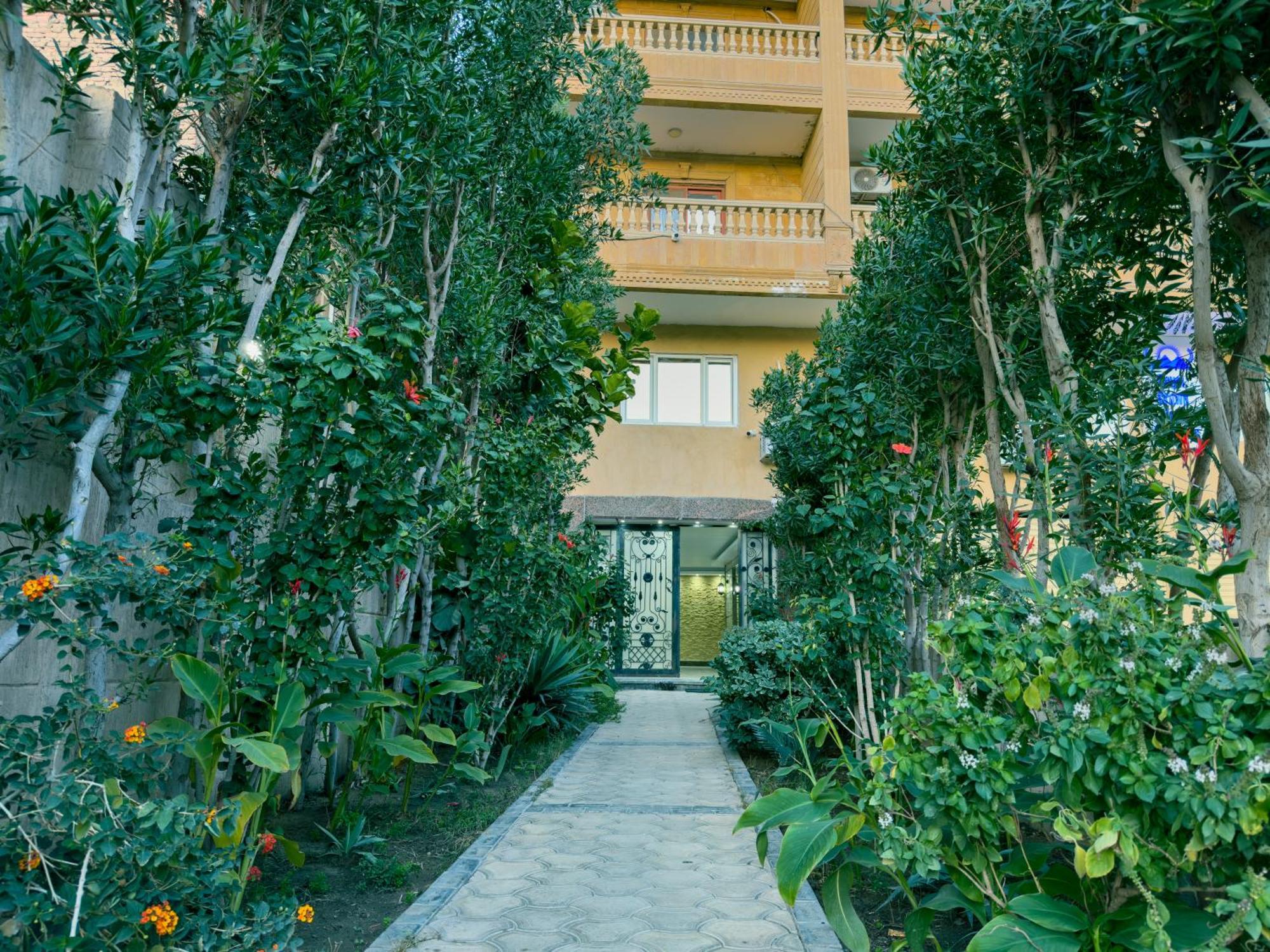 Kafret el-Gabal Royal Crown Hotel Giza Pyramids View מראה חיצוני תמונה