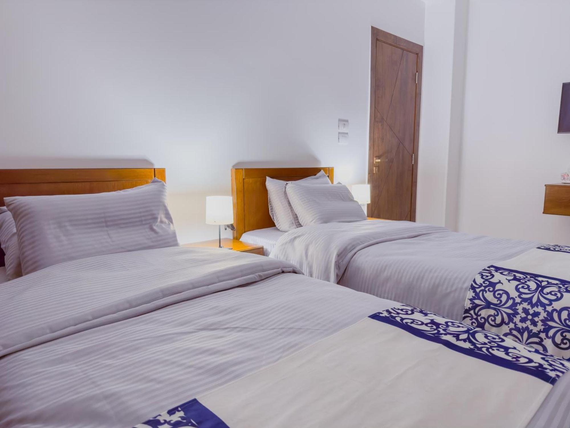 Kafret el-Gabal Royal Crown Hotel Giza Pyramids View מראה חיצוני תמונה