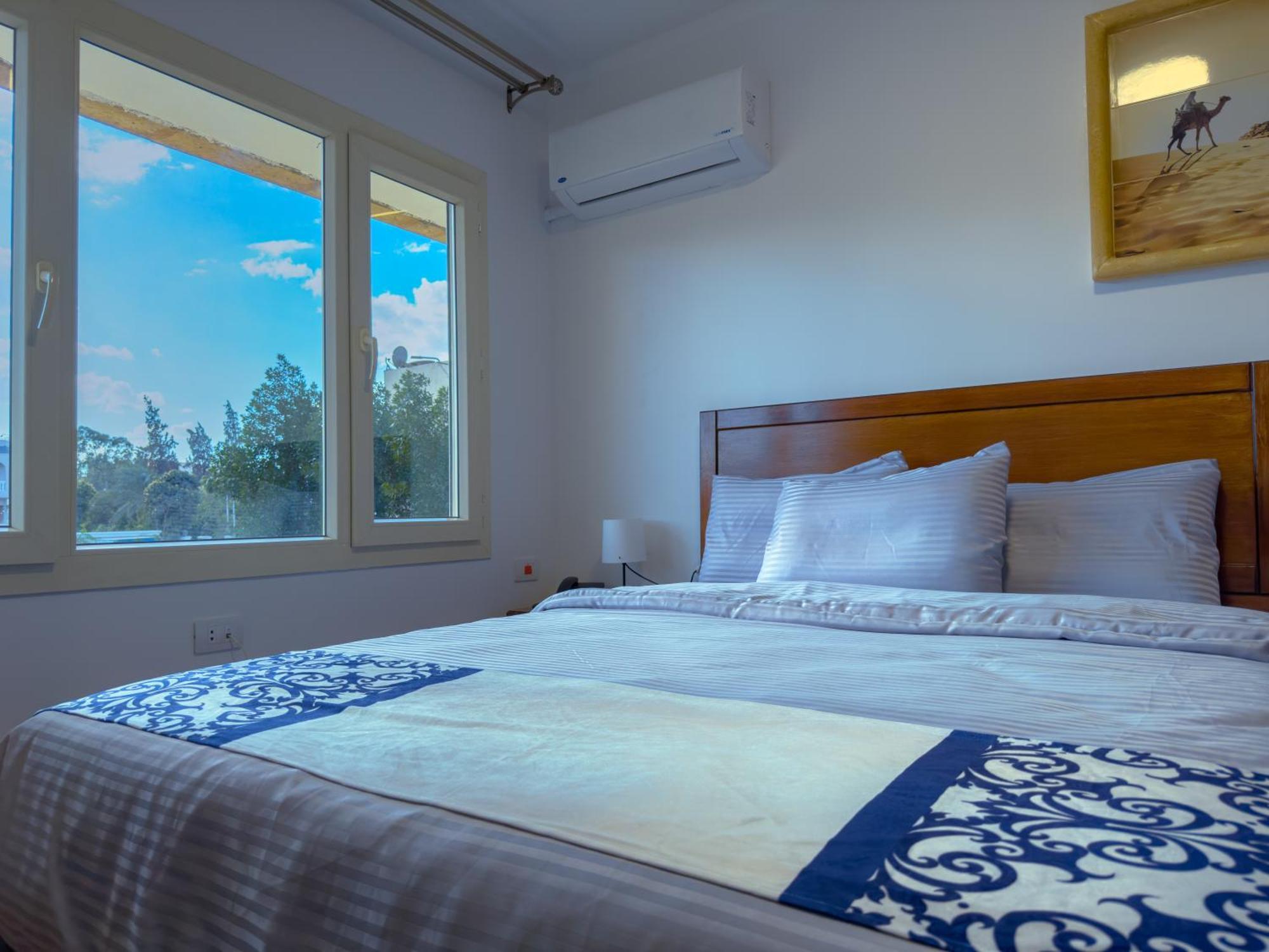 Kafret el-Gabal Royal Crown Hotel Giza Pyramids View מראה חיצוני תמונה